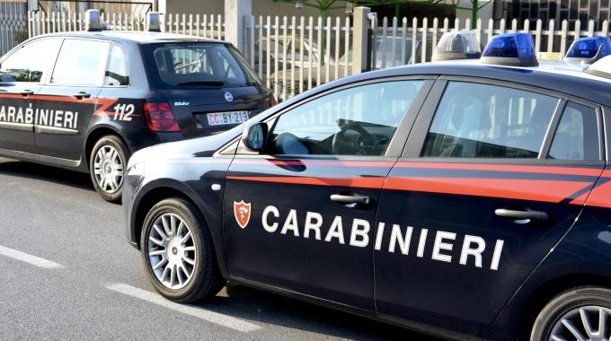 Uccide la moglie e  si impicca in casa