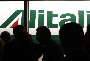 Alitalia. Sciopero bianco a Fiumicino degli addetto carico e scarico bagagli. Una protesta prevedibile