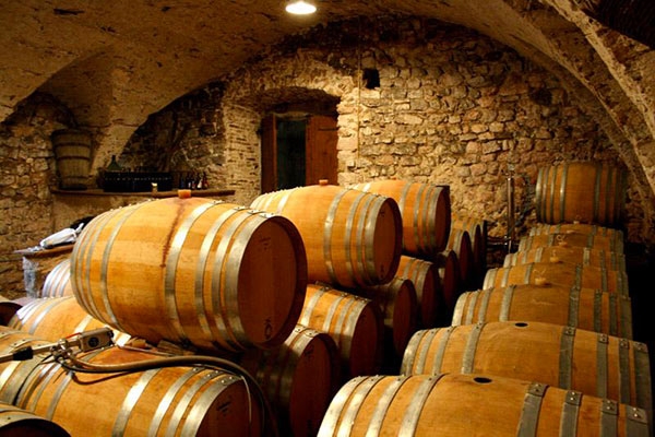 Vacanze. Quattro italiani su 10 fanno shopping in malghe e cantine