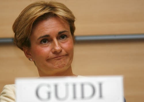 Ministro Guidi come Marchionne: l’articolo 18 va cambiato. I lavoratori pesano troppo sulle aziende
