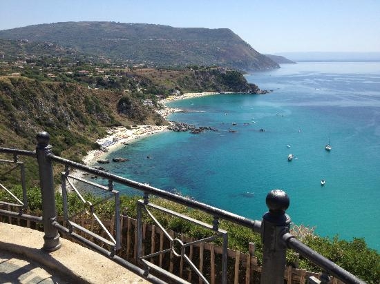 Diario di un turista travolto dal solito destino nell’azzurro mare di agosto