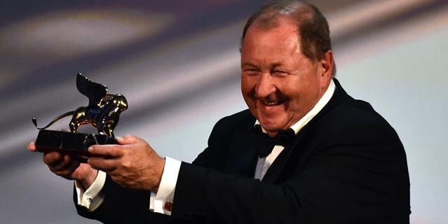 Leone d’oro a “Un piccione seduto su un ramo riflette sull’esistenza” di Roy Andersson