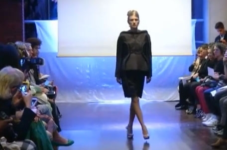 Moda. Parigi, lo stile “Blade Runner“ sulle passerelle