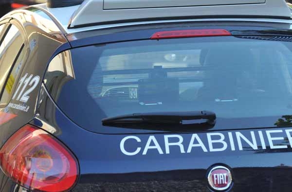 Uccide a bastonate connazionale e lo abbandona in un casolare. Arrestato