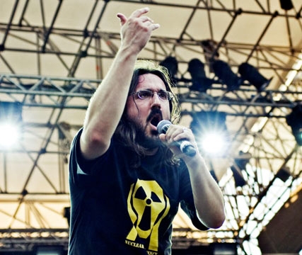 Piotta dal vivo a Vengo da Primavalle, dal rap al rock andata e ritorno
