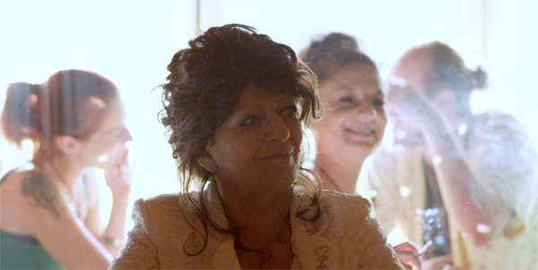 Party girl. Una storia vera: da entreneuse a moglie, si può? Recensione. Trailer