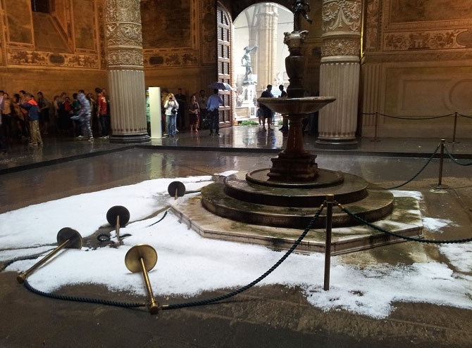 Toscana. Bomba d’acqua, allagamenti e grandine. Cinque persone ferite