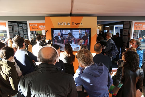 Festival Roma 9. Duetti d’autore. Folla da stadio per Carlo Verdone e Claudia Gerini. Video