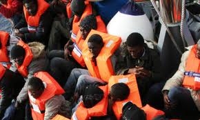 Immigrazione. Sbarcati a Trapani 160 profughi, salvati da petroliera