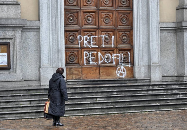 Papa, mancano preti, attenti a non imbarcare pedofili