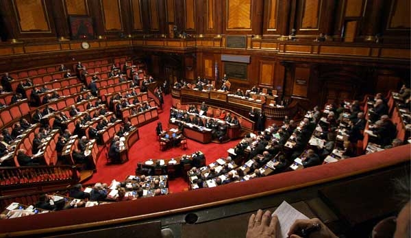 Jobs act. Governo fiducia al Senato. Il voto slitta. LA DIRETTA