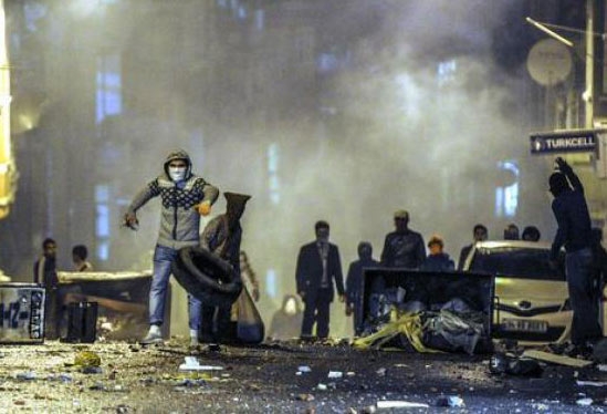 Turchia, scontri curdi-polizia in venti città. IL VIDEO