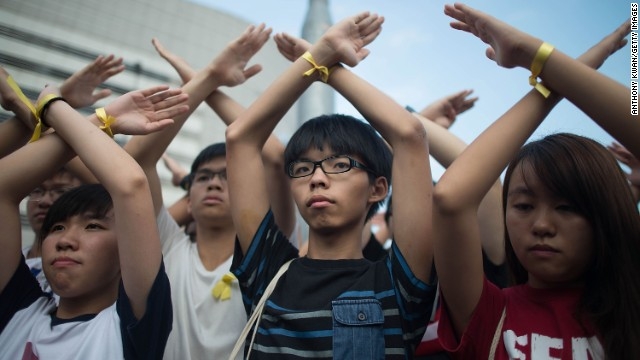 Hong Kong, quinto giorno di proteste. La Polizia evita lo scontro