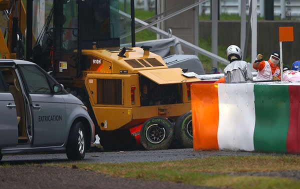 Formula 1. Gp Giappone, gravissimo incidente a  Jules Bianchi. Vince Hamilton