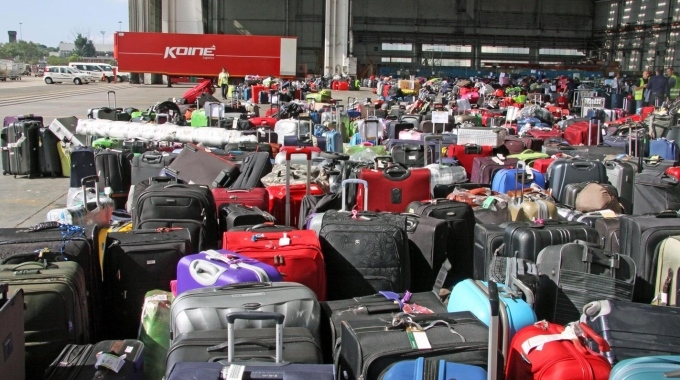 Alitalia, parte la mobilità forzata. Scene apocalittiche, lavoratori messi alla porta