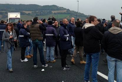 Ast. Si ferma la protesta, A1 sbloccata. Anticipato a domani incontro al ministero