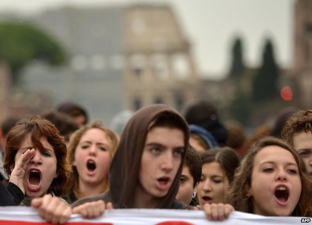 Il governo non è in grado di cambiare il senso di marcia, l’esplosione sociale è dietro l’angolo