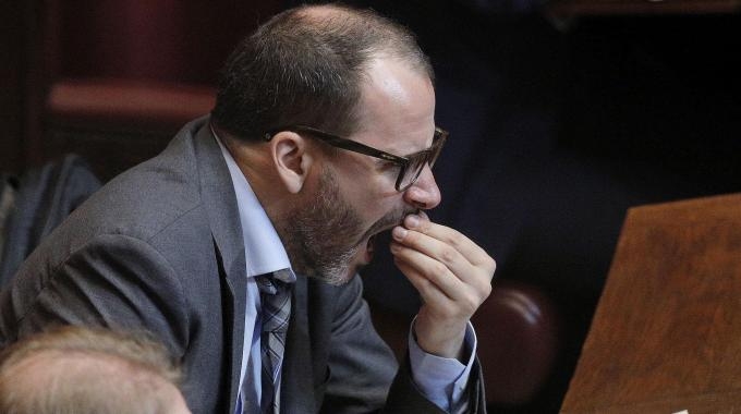 Currò volta le spalle al M5S e segue Renzi