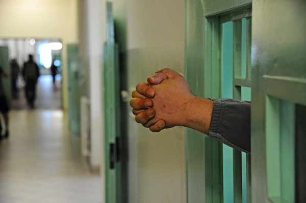 Carcere. Negato a detenuto di visitare padre in fin di vita