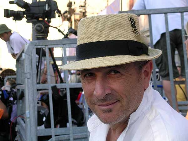 Intervista a Gianni Clementi: “Manca solo l’orchestra del Titanic per accompagnarci all’abisso”