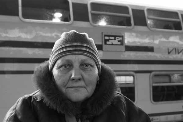 Vite invisibili. Storia di una coppia di clochard a Roma Termini. Reportage