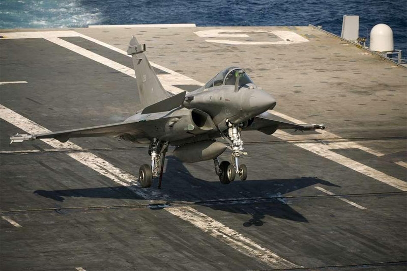La Francia schiera la portaerei contro l’Isis