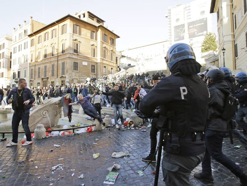 Scontri ultrà Feyenoord. Incontro tra Pm italiani e olandesi
