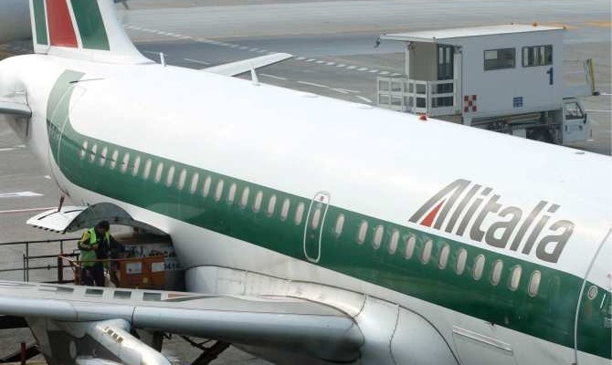Alitalia e Etihad formano i migliori studenti. I lavoratori aspettano ancora l’assunzione