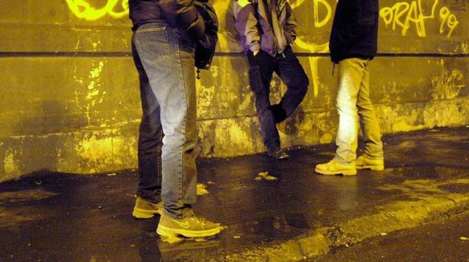 Baby gang. Rapina e minacce. In manette 16 minorenni