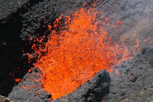 Cile. Eruzione del vulcano Villarrica, 3.300 persone evacuate. VIDEO