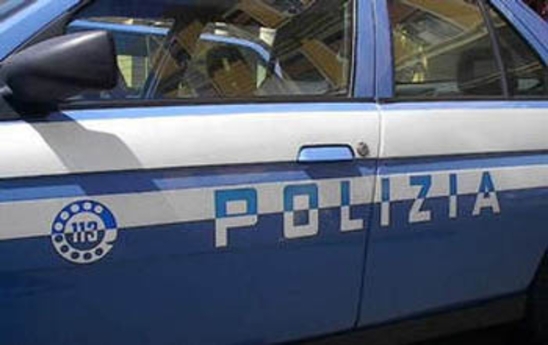 Accoltella e uccide l’ex compagno della madre