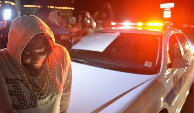 Spari a Ferguson feriti due poliziotti. VIDEO