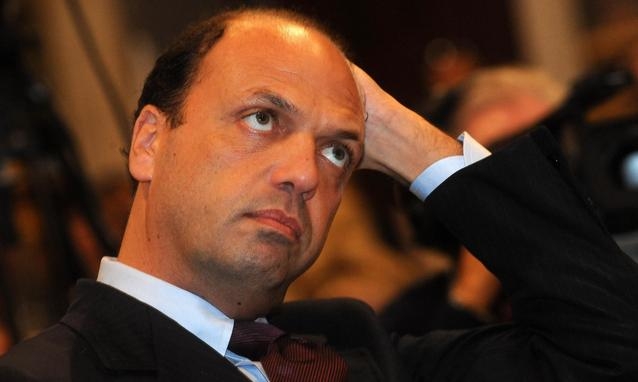 Feyenoord. Alfano non va Senato. Protesta Lega, M5S e Sel