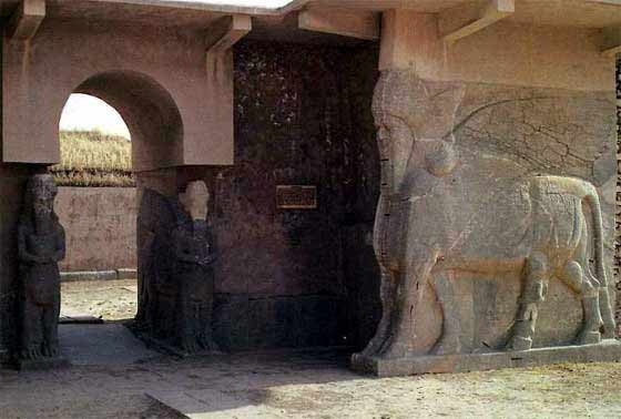 Isis. Distrutto con bulldozer sito archeologico di Nimrud in Iraq