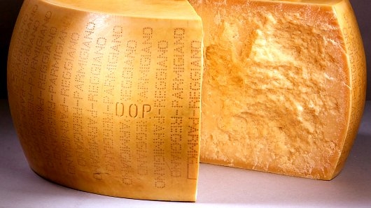Altro che Parmesan, si chiama Parmigiano Reggiano. Coldiretti denuncia, si rispetti la tradizione
