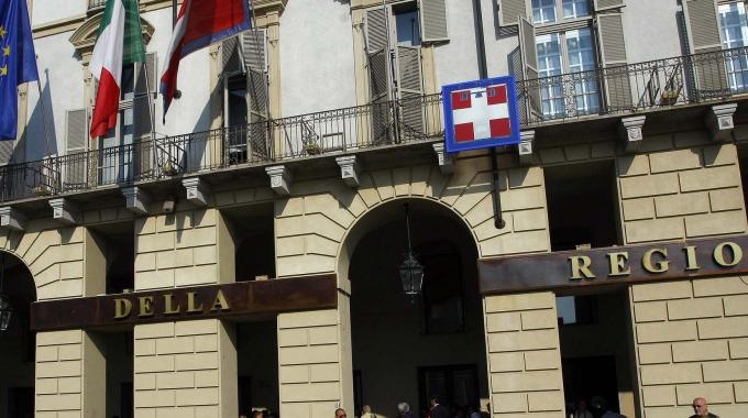 Prometteva assunzioni in Regione Piemonte, arrestato il mago delle truffe
