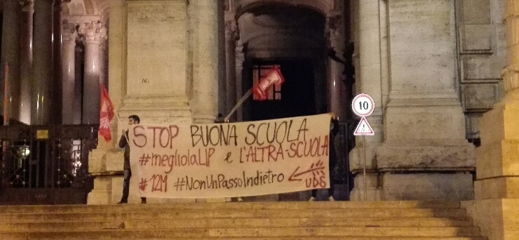 Blitz notturno al MIur. Oggi gli studenti tornano in piazza