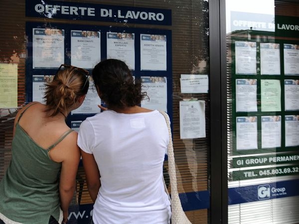 Sale la disoccupazione. Al Sud al 55,9%