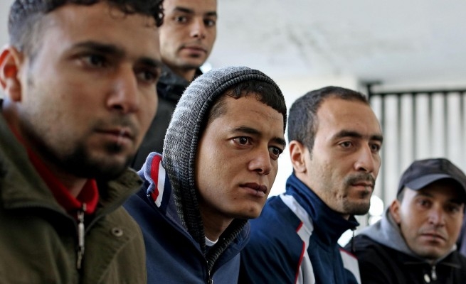 Gli immigrati protestano a Lamezia Terme. Vogliamo lo status di rifugiati
