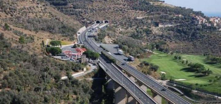 Ponte crollato sulla A 19. Ricostruzione in 2 anni, costo 30 milioni