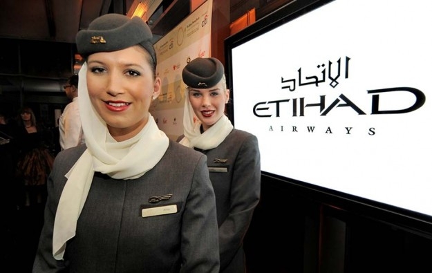 Etihad. Hostess Usa contro spot Nicole Kidman. In Italia tutti zitti
