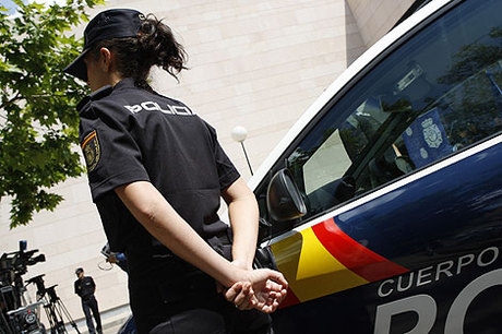Spagna. Fa irruzione a scuola con una balestra e uccide insegnante