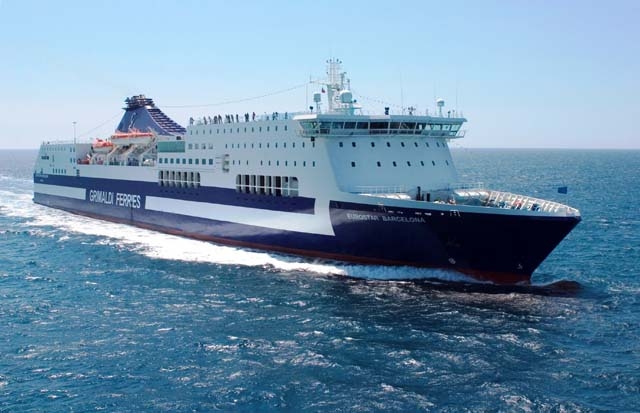 Incendio nave italiana. A bordo oltre 200 persone