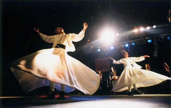Teatro Brancaccio. Galata Mevlevi Ensemble: i  Dervisci Rotanti. Recensione. Video