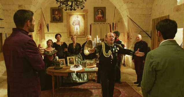 Le frise ignoranti. Film di citazioni mal assortite. Recensione. Trailer