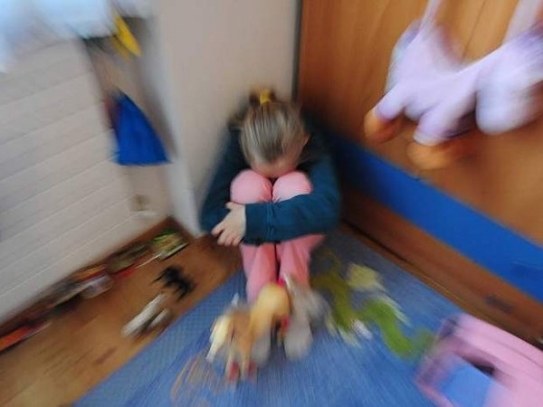Botte e violenze sessuali su minori in casa famiglia. 5 arresti a Roma