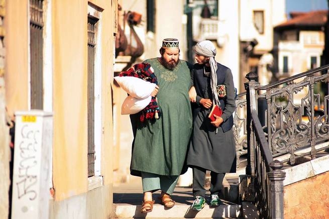 Film. Pitza e datteri, ironia tagliente all’italiana