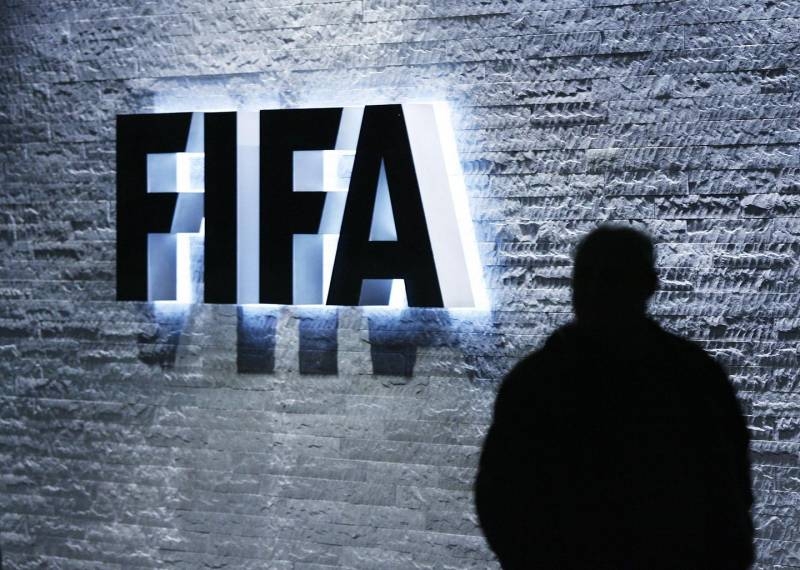 Calcio. Arrestati dirigenti Fifa per corruzione. Blatter indagato