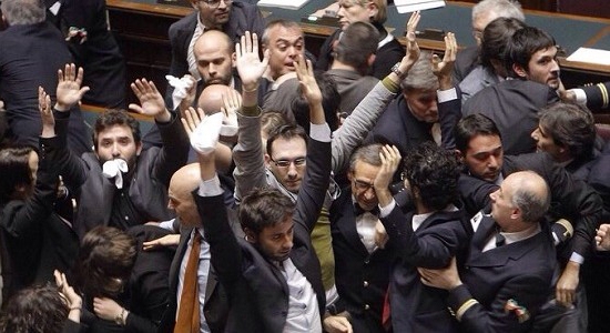 Disordini in Aula per DDL riforma, 66 sospesi