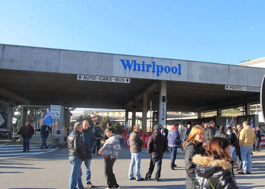 Whirlpool, più di 2000 esuberi. Si va verso sciopero generale